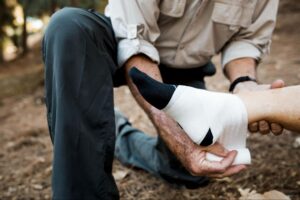 Rescue bandaging injured person